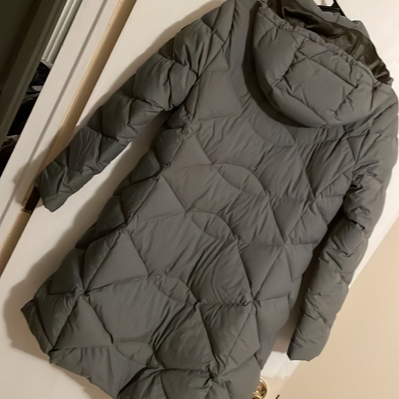 North Face Down Parka - Picture 3 of 3